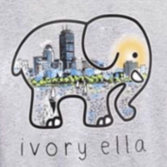 ivory ella Tops - ‼️BOSTON‼️ NWT IVORY ELLA EXCLUSIVE GRAY SKYLINE ELEPHANT SHORT SLEEVE TSHIRT M